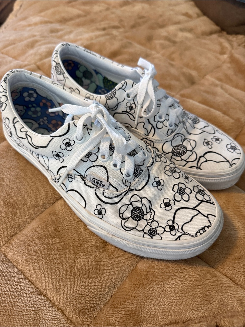 Vans Women’s/Mens Off The Wall White Sneakers with Black Floral Outline